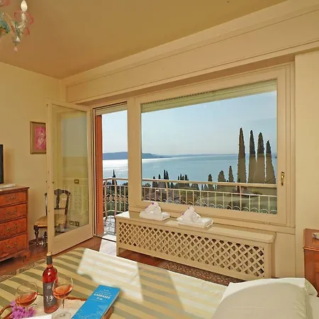 Chiara Villa Gardone Riviera