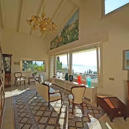 Chiara Villa Gardone Riviera